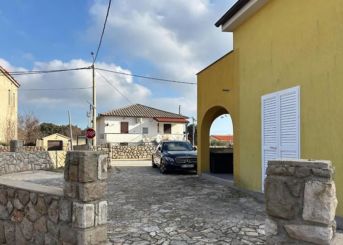 1 Bedroom Lovely In