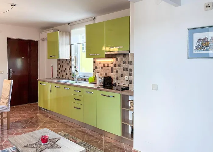 Apartment 1 Bedroom Lovely In *