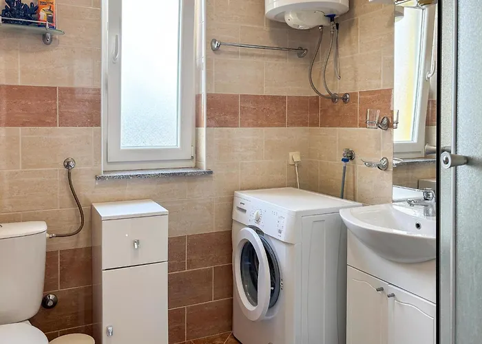 1 Bedroom Lovely In Apartment *