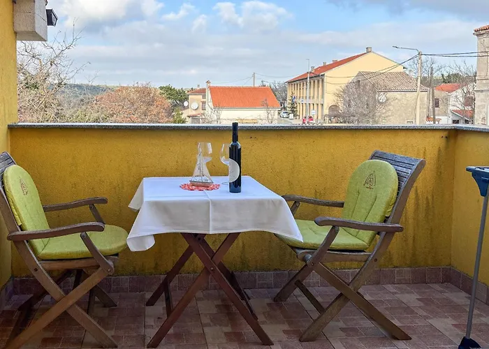 1 Bedroom Lovely In Apartament Belej